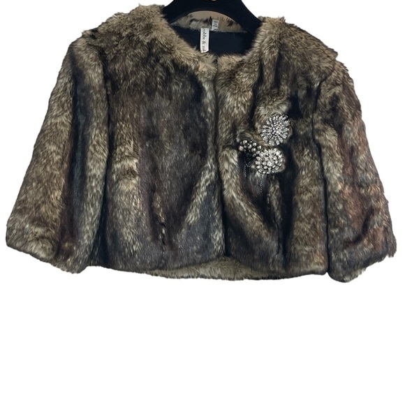 Robbi & Nikki Faux Fur Cropped Jacket w/ Rhinestone Brooch Size Women’s Medium - Picture 2 of 16